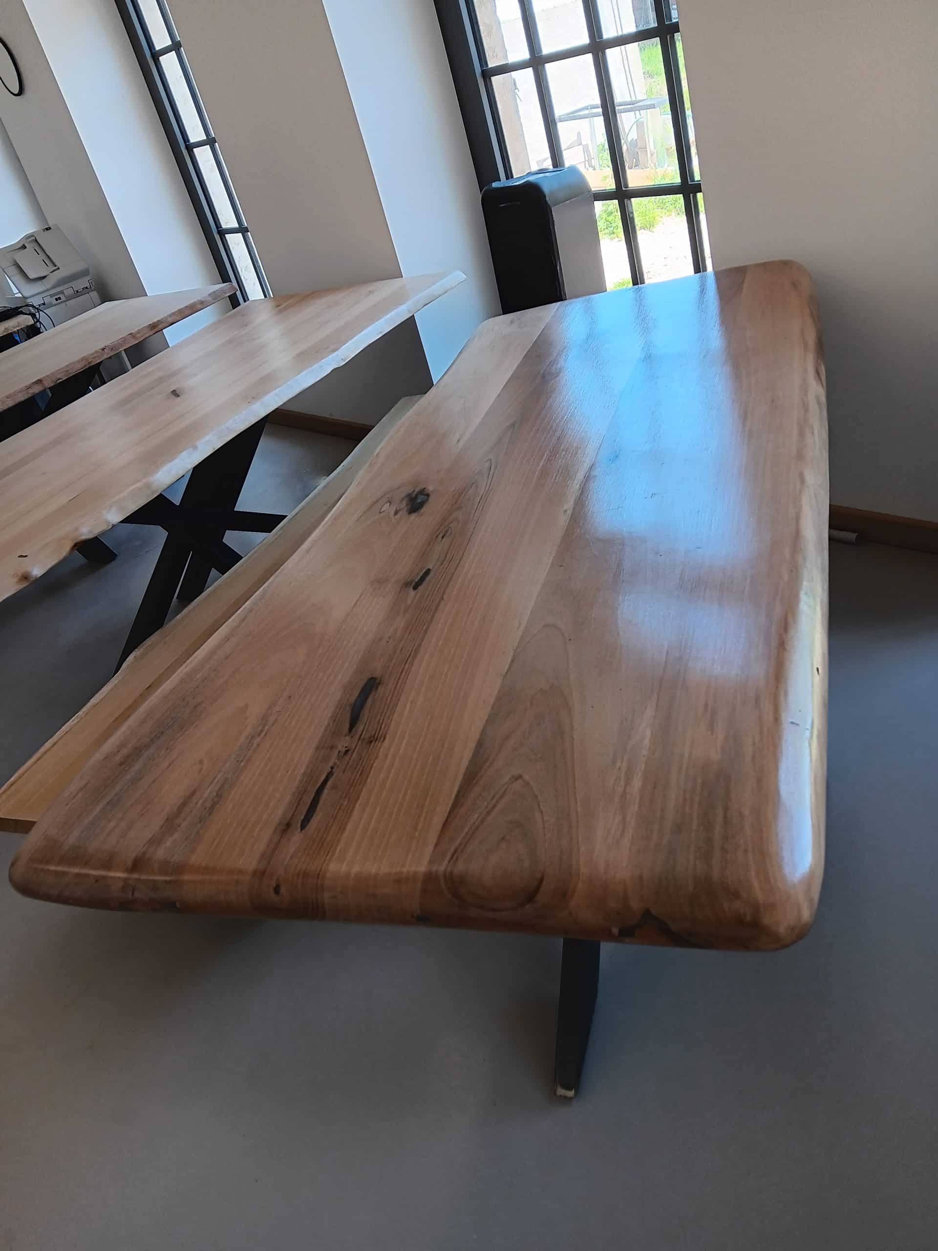 Table noyer edge
