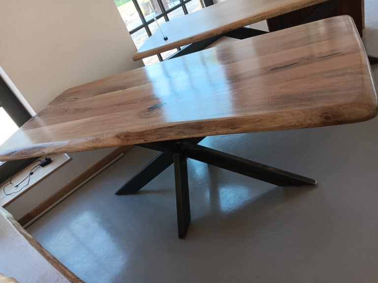 Table noyer edge